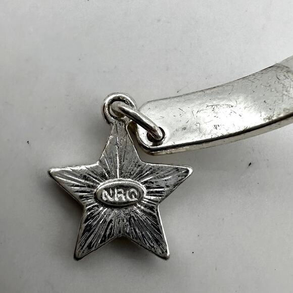 Avon NRQ Silver Cuff bracelet BELIEVE IN YOURSELF Dangling Star Charm Jewelry - Picture 7 of 8